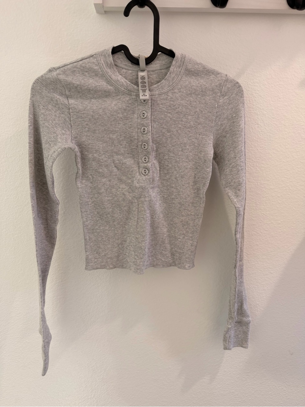 Skims cotton rib crop long sleeve Henley size XS